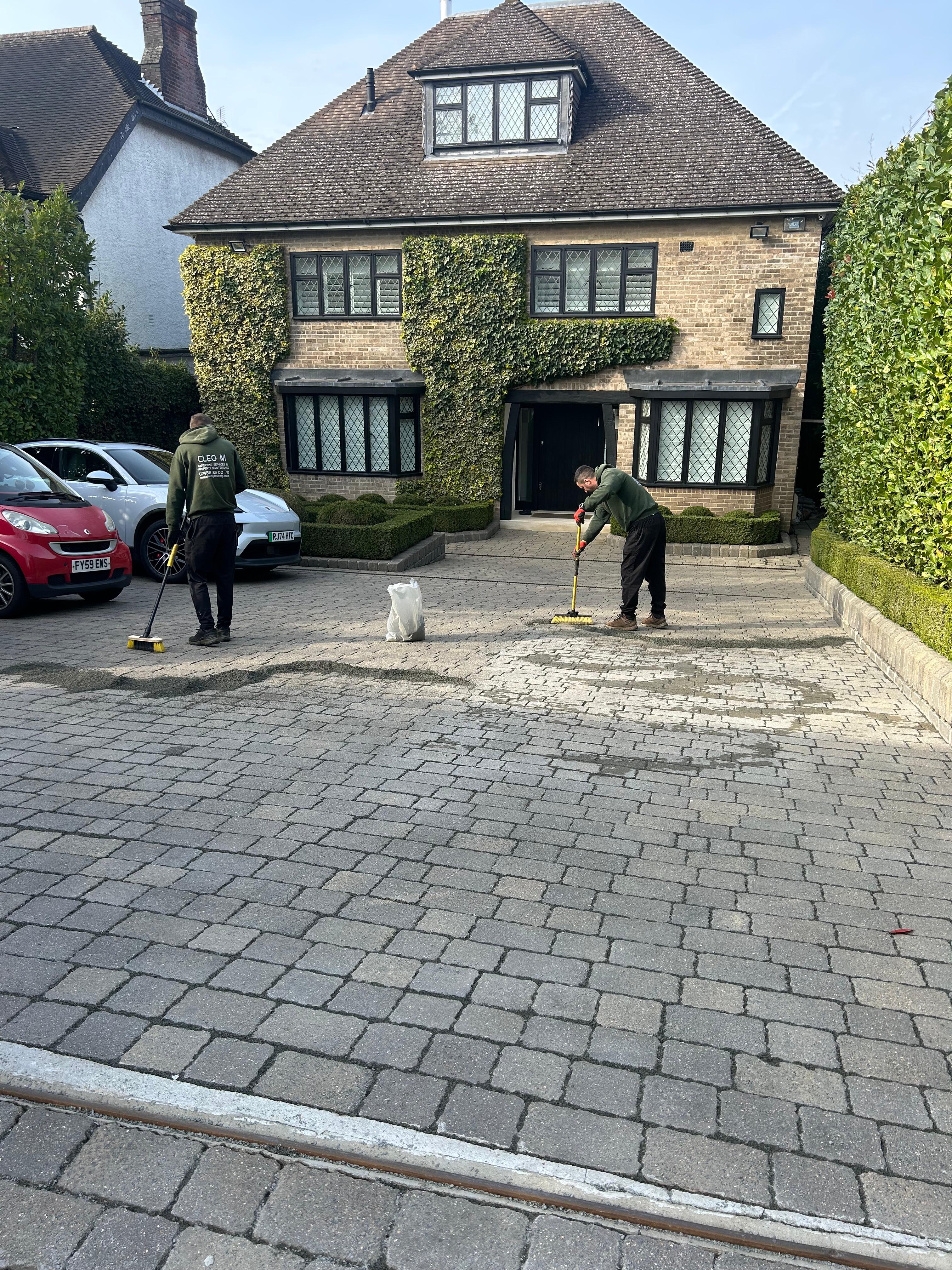 Permeable block paving with drainage aggregate